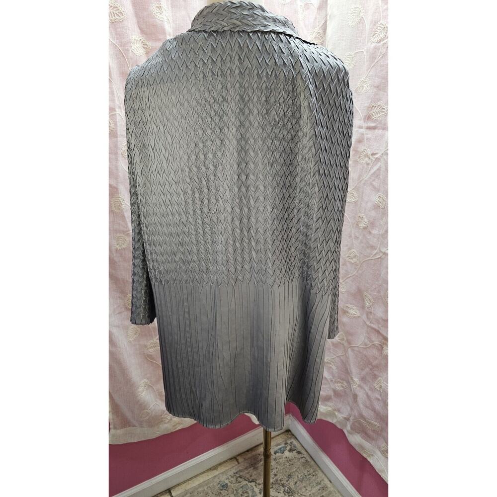 Chico's Gray Textured Kimono Topper - Picture 4 of 4